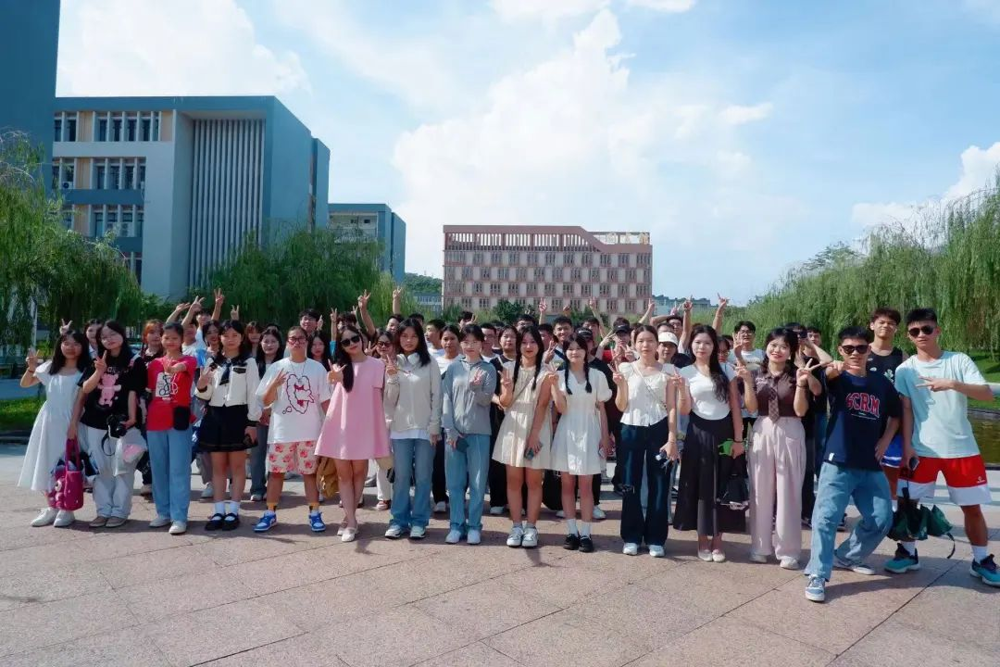 “爱学争创扬鲁班精神，研学旅行育建筑精英”主题研学活动