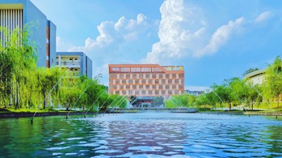 华体会网页版：美丽的校园风光