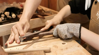 华体会网页版文创街—天功艺术快来体验木制手工品制作