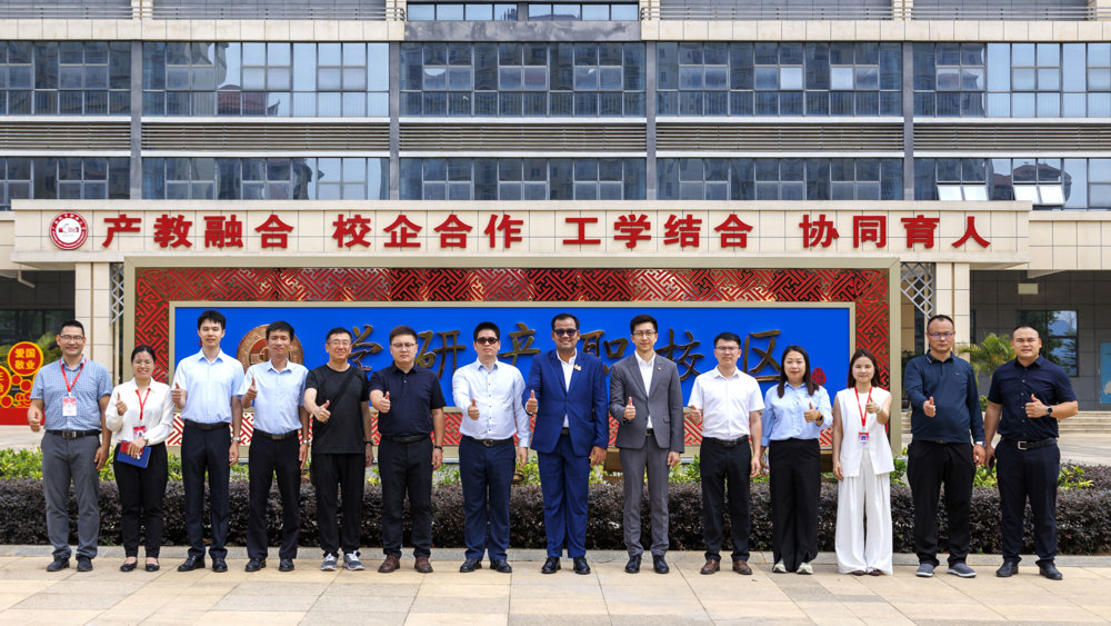 我校领导与格乐大学领导合影留念 (2)