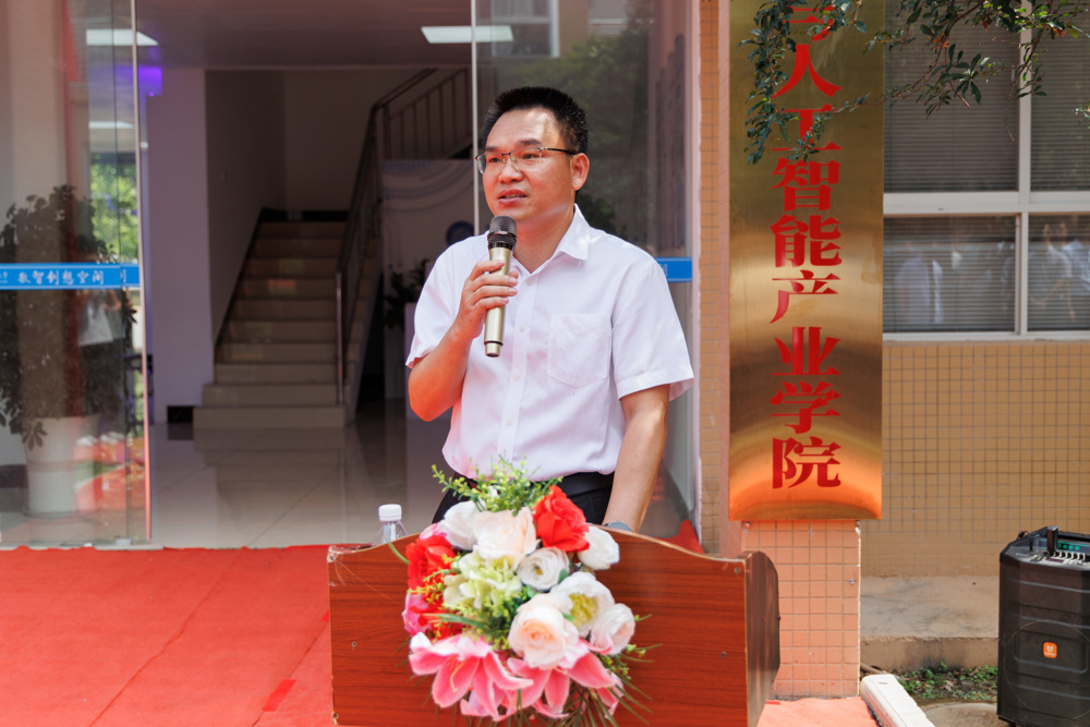 中国电信股份有限公司崇左江州区分公司总经理周松涛发言 (1)