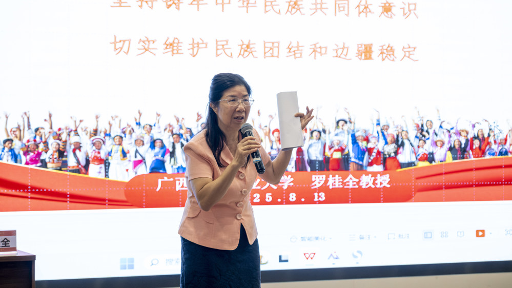 罗桂全老师讲话特写（吕诗琴摄）