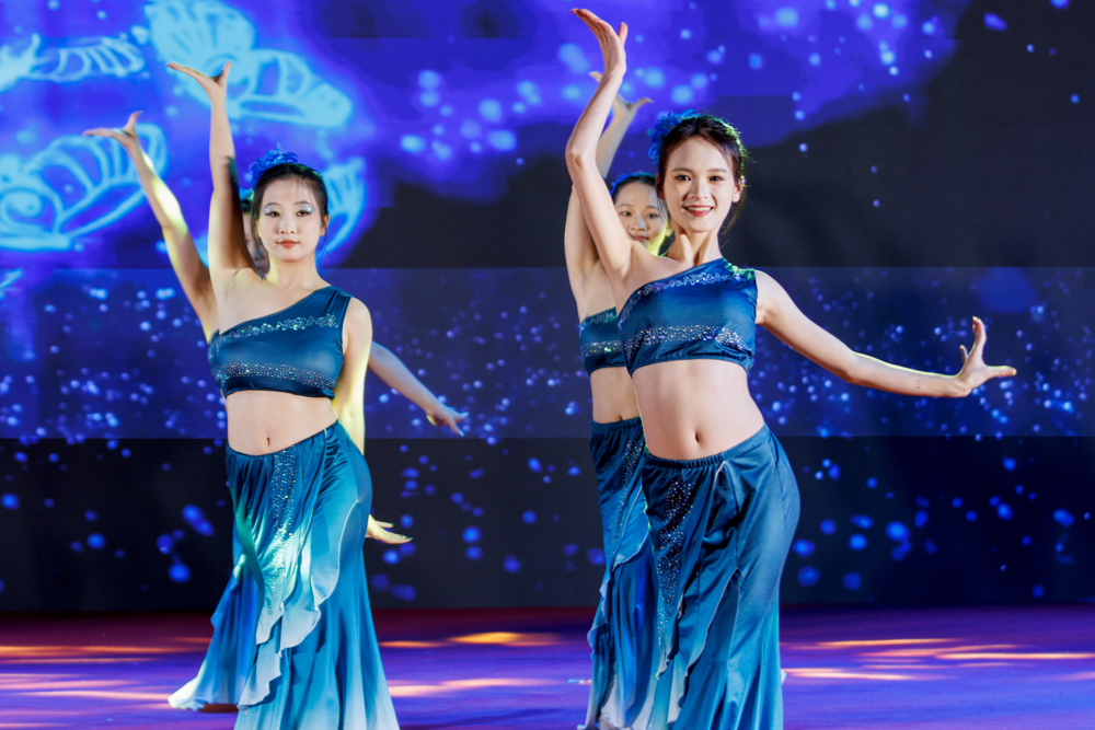 《傣族孔雀舞》 (1)